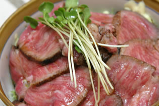 たたき丼かいわれ